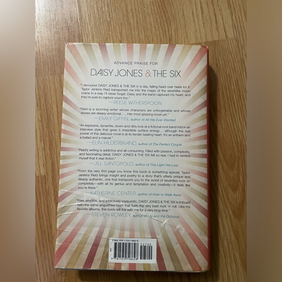 Daisy Jones & the Six Hardcover NEW book - Picture 2 of 5